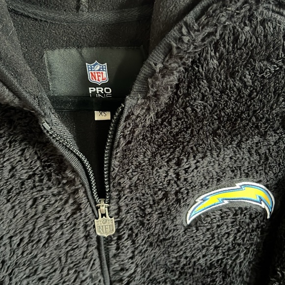 NFL Chargers Sweater - Picture 2 of 4